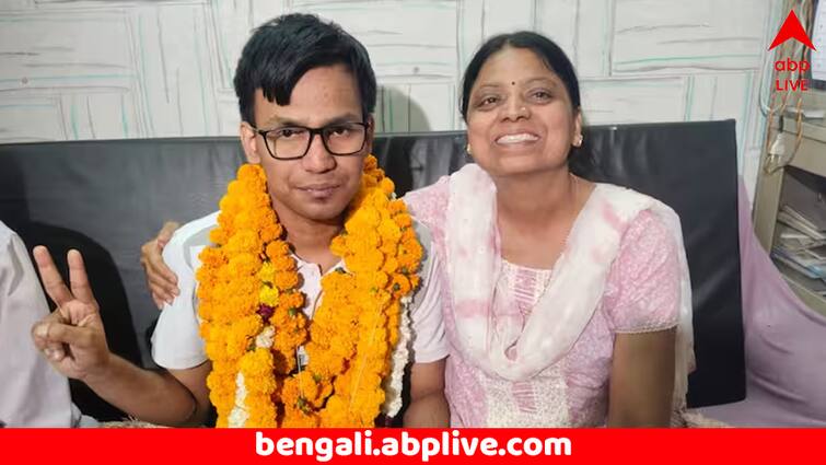 UPSC Success Story Manu Garg Blind Candidate from Jaipur Secures 91st Rank in UPSC CSE 2024 UPSC Success Story: দুটি চোখেই দেখতে পান না, মা তৈরি করে দিতেন নোটস ! তবু অদম্য জেদে UPSC জয় মনুর; কোন মন্ত্রে সফল IAS ?
