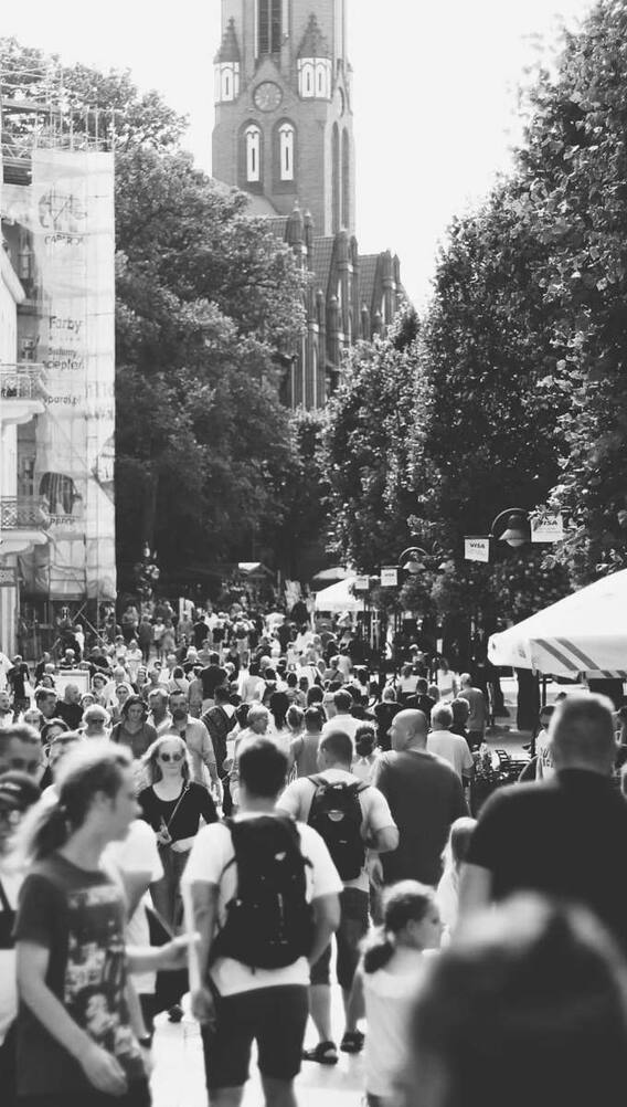 किस देश के लोग सबसे ज्यादा छोड़ रहे अपना धर्म?