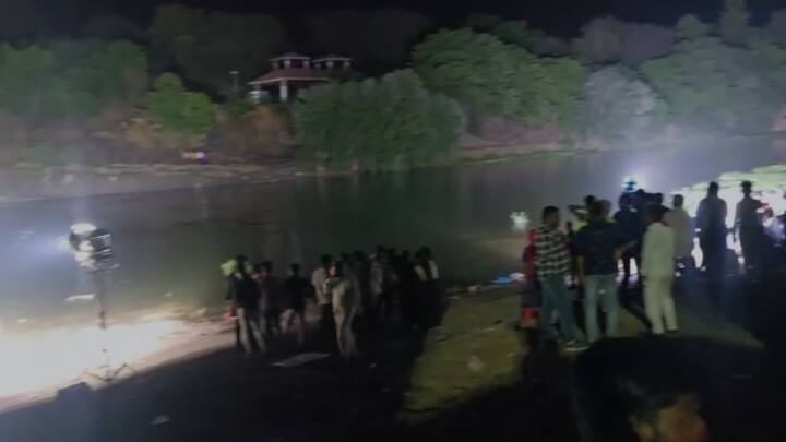 यानंतर त्याचा शोध घेण्यात आला मात्र अंधार पडल्याने आत्ता शोध मोहीम थांबविण्यात आली आहे.