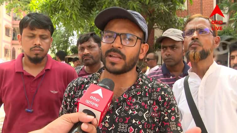 SSC Case: চাকরি হারিয়ে বসে পথে, 'যোগ্য' তালিকায় নাম নেই আন্দোলনের কনভেনরের! SSC Case Jobless movement convener Chinmoy Mondal's name not on DI's list SSC Case: চাকরি হারিয়ে বসে পথে, 'যোগ্য' তালিকায় নাম নেই আন্দোলনের কনভেনরের!