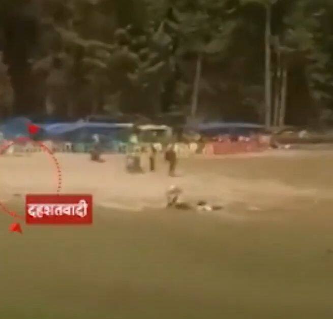 या हल्ल्यात दहशतवाद्यांनी पन्नासहून अधिक गोळ्यांची फैर झाडली.