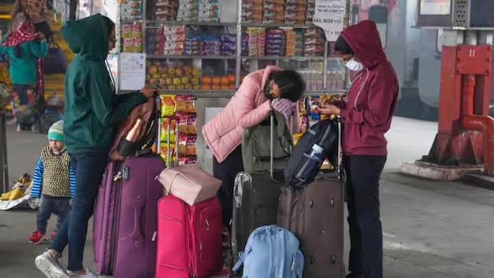 আরও বলে রাখা দরকার ইউপিএসসি, সেন্ট্রাল স্টাফ সিলেকশন কমিশনের পরীক্ষার্থীদের জন্য ট্রেনের টিকিটে বড় ছাড় পাওয়া যায়।