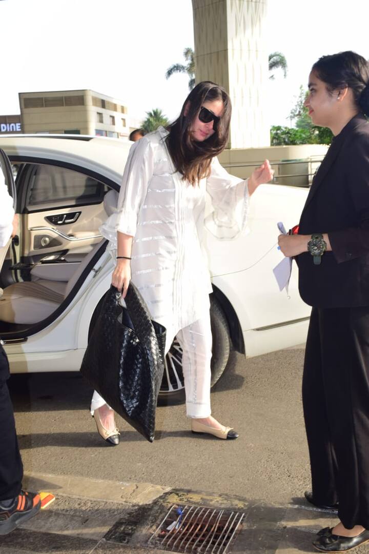 Meanwhile, Kareena was spotted at the airport today. Everyone is praising Kareena's simple look. He wore a white color suit.