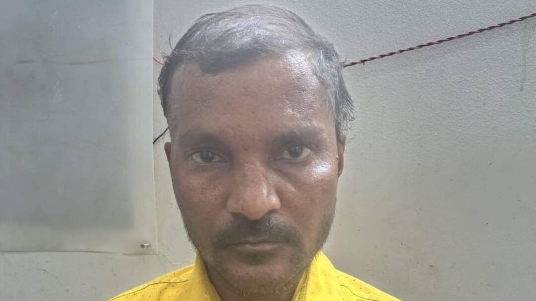 26 साल से फरार हत्या का आरोपी सिद्धार्थनगर से गिरफ्तार, STF और महाराष्ट्र पुलिस की संयुक्त कार्रवाई में बड़ी सफलता STF and Maharashtra Police arrest Murder accused absconding for 26 years from Siddharthnagar ann 26 साल से फरार हत्या का आरोपी सिद्धार्थनगर से गिरफ्तार, STF और महाराष्ट्र पुलिस की संयुक्त कार्रवाई में बड़ी सफलता