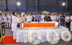 पत्नी की मेहंदी का रंग भी नहीं उतरा! ताबूत में लौटे लेफ्टिनेंट विनय नरवाल, तस्वीरें झकझोर देंगी