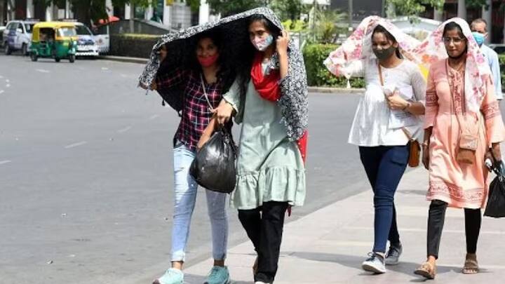 तर, तिसऱ्या क्रमांकाचे तापमानही महाराष्ट्रातच असून अकोल्यात 45 अंश सेल्सियस तापमानाची नोंद झाली आहे.