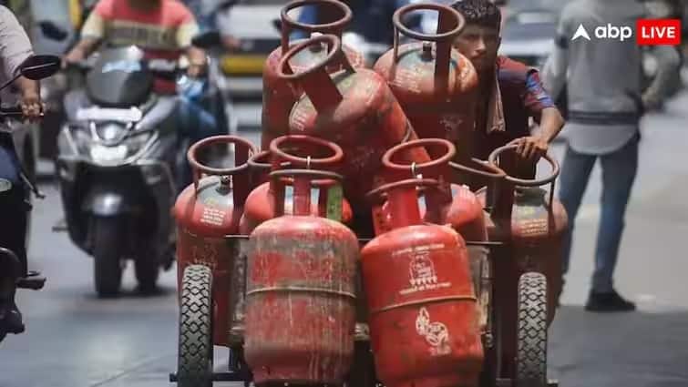 LPG Cylinder Delivery Rules If you live on the fourth floor  LPG Cylinder Rules : চার তলায় সিলিন্ডার দিতে সমস্যা করছে ডেলিভারি বয় ! কী নিয়ম রয়েছে কোম্পানির জানেন ?