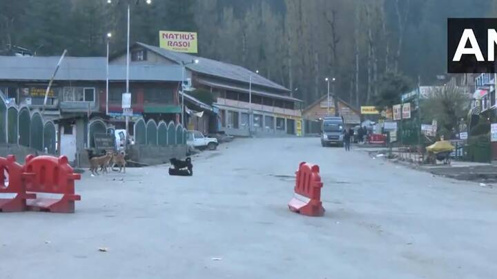 दहशतवादी हल्ल्यानंतर पहलगामचा परिसर निर्मनुष्य दिसत आहे.