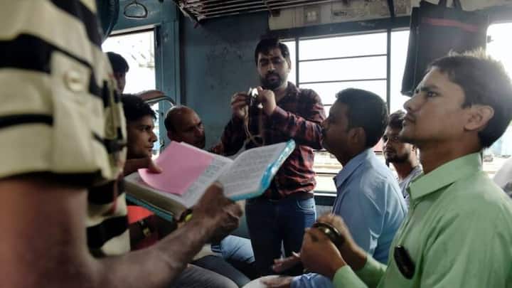 কোনও সরকারি চাকরির পরীক্ষা থাকলে প্রায়ই পরীক্ষার্থীরা এক শহর থেকে অন্য শহরে বা রাজ্যেও যান পরীক্ষা দিতে।