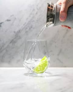 Lukewarm Water: या लोकांनी कोमट पाणी पिणे टाळावे, अन्यथा त्रास होऊ शकतो!