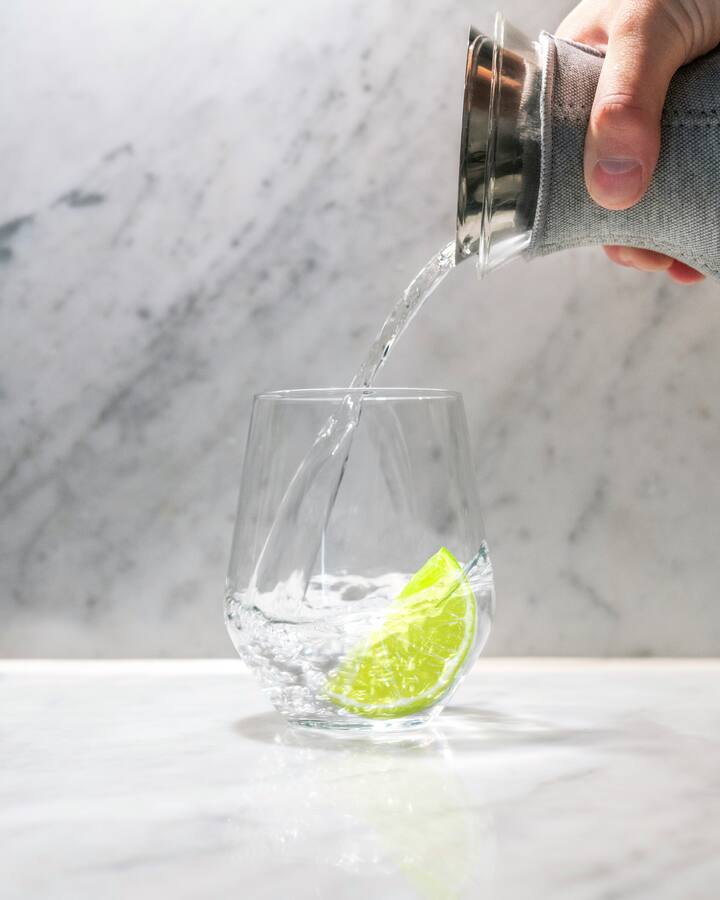 यासोबतच, ते शरीरातील विषारी पदार्थ बाहेर काढण्यास मदत करते, चयापचय वाढवते आणि सर्दी आणि खोकल्यासारख्या समस्यांमध्ये आराम देते.