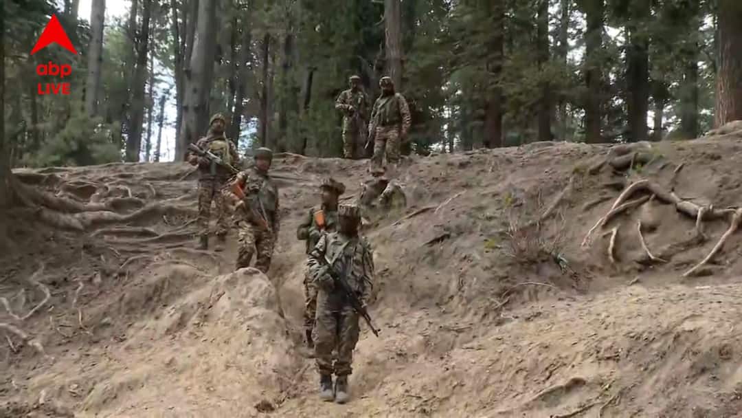 kashmir pahalgam incident pune based businessman died in Baisaran Valley Kashmir Pahalgam Incident: 'তু বাহার আ যা'... তাঁবু থেকে বের করার পরই সব শেষ, মেয়ের সামনেই করুণ পরিণতি বাবার