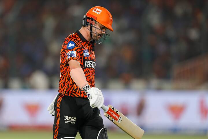 हैदराबादचा संघ ट्रेविस हेड आणि अभिषेक शर्माच्या आक्रमक फलंदाजीसाठी ओळखला जातो. मात्र, ट्रेविस हेड या मॅचमध्ये देखील अपयशी ठरला. तो केवळ 4  धावा करुन बाद झाला. ट्रेंट बोल्टनं त्याला बाद केलं.