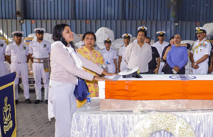 पड़ोसी ने कहा, ‘‘वे स्विट्जरलैंड में हनीमून की योजना बना रहे थे, लेकिन छुट्टियों को देखते हुए कश्मीर जाने का फैसला किया...हम कल्पना नहीं कर सकते कि उनके परिवार पर क्या बीत रही होगी.’’