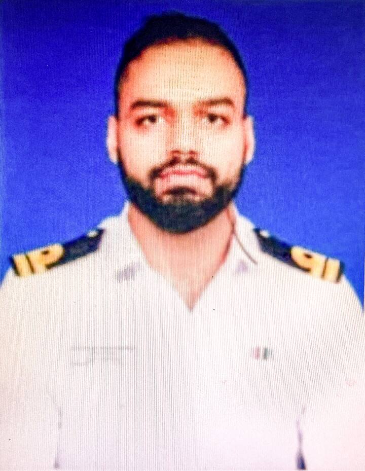 सीमा नाम की पड़ोसी ने कहा, ‘‘....हमने वीडियो देखे जिसमें एक लड़की रो रही थी और आतंकवादियों से उसे भी मार डालने की गुहार लगा रही थी, लेकिन उन्होंने उससे कहा कि वे उसे छोड़ रहे हैं ताकि वह (प्रधानमंत्री नरेन्द्र) मोदी को बता सके कि क्या हुआ.’’