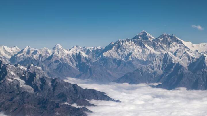 হিমালয়ে নীচে ঠিক নেই সবকিছু। চাঞ্চল্যকর রিপোর্ট দিলেন বিজ্ঞানীরা। মায়ানমারে বিধ্বংসী ভূমিকম্পের পর পৃথিবীর ভবিষ্যৎ নিয়ে আশঙ্কা যখন বাড়ছে, সেই সময়ই আরও বড় বিপদের কথা জানানো হল।