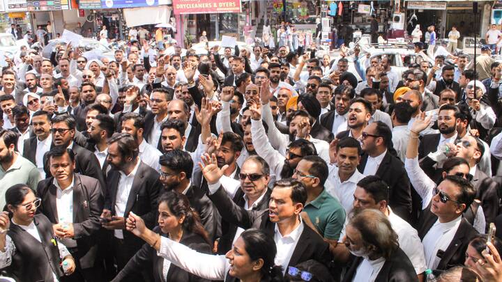 Lawyers in Dehradun held a protest march, demanding justice for the victims. A similar protest was held by lawyers at the Supreme Court as well as in Jammu and Kashmir's Samba. (Image Source: PTI)