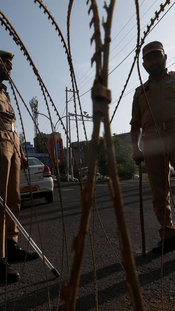 पहलगाम में किन-किन धर्मों के लोग रहते हैं?