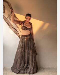 Neha Shetty : హీట్ వేవ్ అంటూ పరదాలు తొలగించిన రాధిక..మీకు తప్పదిక ఉక్కపోత!