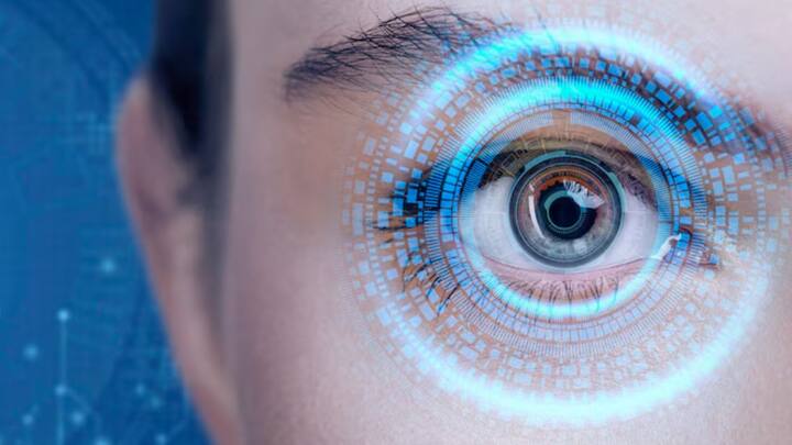 বিজ্ঞানীরা জানিয়েছেন, সাধারণত আলোর ছোট, মাঝারি এবং দীর্ঘ তরঙ্গদৈর্ঘ্য়ের মাধ্য়মে রং দেখতে পাই আমরা। স্বাভাবিক আলো বা ডিজিটাল ডিসপ্লের দিকে যখন তাকাই, শঙ্কু আকৃতির এক ধরনের কোষই সক্রিয় থাকে। ফলে চোখে ধরা পড়া রংও হয় সীমিত।