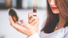 Red Lipstick: লাল রঙের লিপস্টিক লাগিয়ে বেরোলেই জেল হবে ! নিষেধাজ্ঞা জারি এখানে