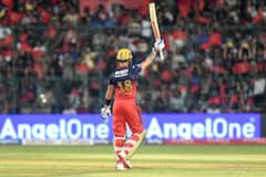 RCB VS RR: विराट कोहली बने टी20 क्रिकेट में दूसरे सबसे ज्यादा अर्धशतक लगाने वाले बल्लेबाज, तोड़ा क्रिस गेल का रिकॉर्ड