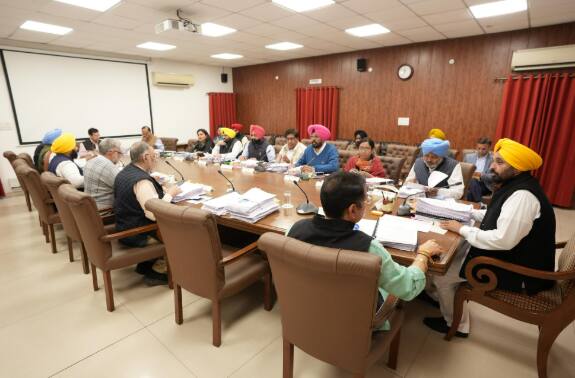 ਪੰਜਾਬ 'ਚ ਇੱਕ ਮਹੀਨੇ 'ਚ ਤੀਜੀ ਕੈਬਨਿਟ ਬੈਠਕ, ਰੰਗਲਾ ਪੰਜਾਬ ਯੋਜਨਾ ਸਣੇ ਕਈ ਫੈਸਲਿਆਂ 'ਤੇ ਲੱਗ ਸਕਦੀ ਮੁਹਰ Punjab Cabinet Meeting Will Be held today ਪੰਜਾਬ 'ਚ ਇੱਕ ਮਹੀਨੇ 'ਚ ਤੀਜੀ ਕੈਬਨਿਟ ਬੈਠਕ, ਰੰਗਲਾ ਪੰਜਾਬ ਯੋਜਨਾ ਸਣੇ ਕਈ ਫੈਸਲਿਆਂ 'ਤੇ ਲੱਗ ਸਕਦੀ ਮੁਹਰ