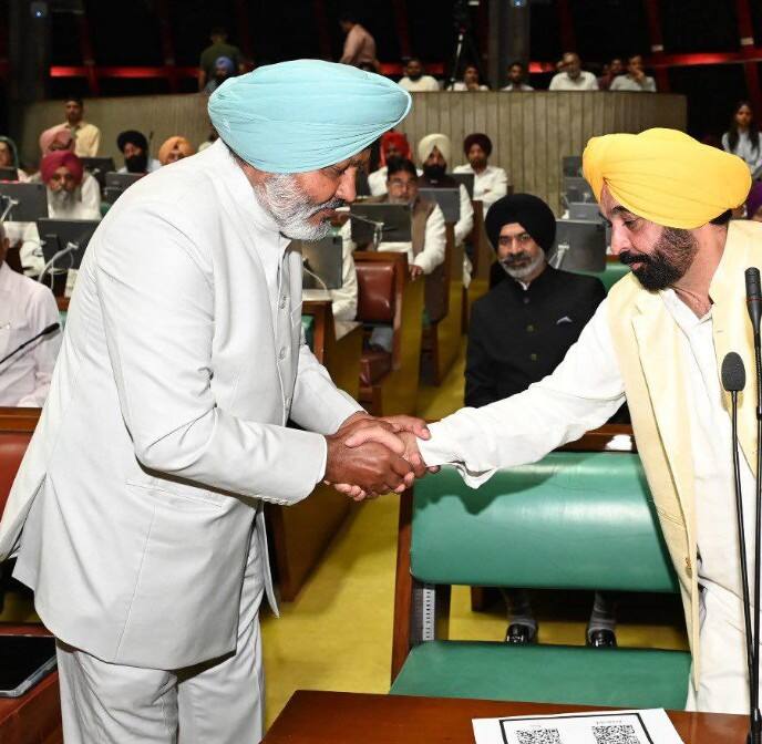 ਉਨ੍ਹਾਂ ਕਿਹਾ ਕਿ ‘ਆਪ’ ਸਰਕਾਰ ਨੇ ਇਸ ਵਿਆਜ ਮੁਕਤ ਕਰਜ਼ੇ ਦੀ ਰਕਮ ਨੂੰ ਵਿੱਤੀ ਸਾਲ 2023-24 ਲਈ ਵਧਾ ਕੇ 8500 ਰੁਪਏ, ਸਾਲ 2024-25 ਲਈ 9100 ਰੁਪਏ ਤੇ ਹੁਣ 600 ਰੁਪਏ ਵਧਾ ਕੇ ਵਿੱਤੀ ਸਾਲ 2025-26 ਲਈ ਵਧਾ ਕੇ 9700 ਰੁਪਏ ਕਰ ਦਿੱਤਾ ਗਿਆ।