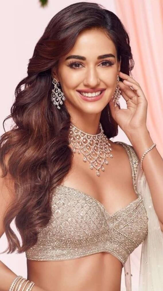 बेहद ही ग्लैमरस है ये हसीना, बहन आर्मी में तो पापा थे DSP