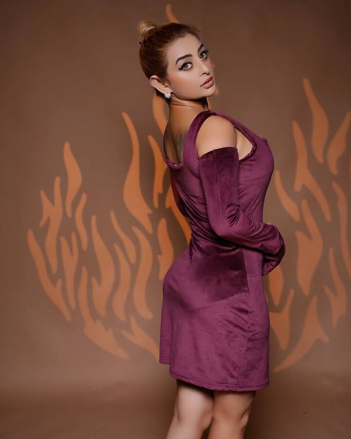 ફેશન સેન્સ ધરાવતી અંકિતા દવે દરરોજ પોતાની બોલ્ડ તસવીરોથી ફેન્સને ચોંકાવતી રહે છે.તે તેના કર્વી ફિગર અને ટોન્ડ લેગ્સ પણ ફ્લોન્ટ કરી રહી છે.