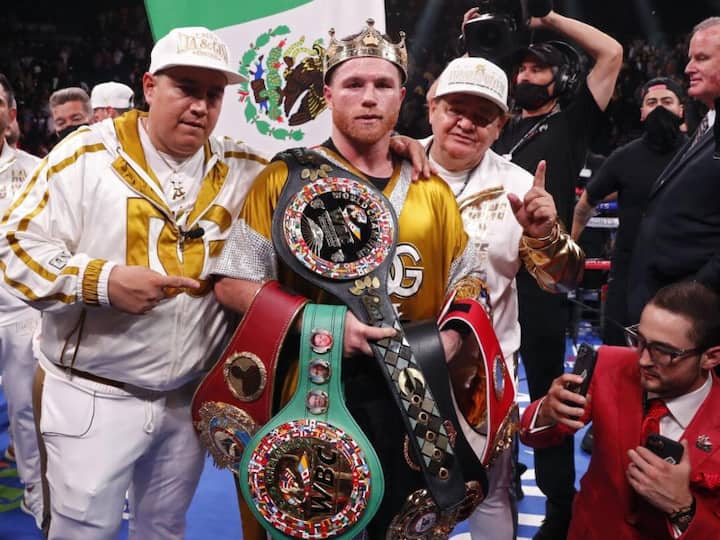 9 - Saúl Álvarez aka Canelo: साउल अल्वारेज़ को कैनेलो के नाम से जाना जाता है. वह मैक्सिकन पेशेवर मुक्केबाज है, जो सबसे अमीर खिलाड़ियों की लिस्ट में नौवें नंबर पर हैं. उनकी कुल नेटवर्थ 275 मिलियन डॉलर है.