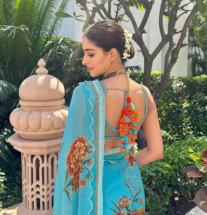 If you are going to a new bride and a wedding, then like Ananya, you can make a blouse with deep from the back. Like an actress, you can also get a pendant.