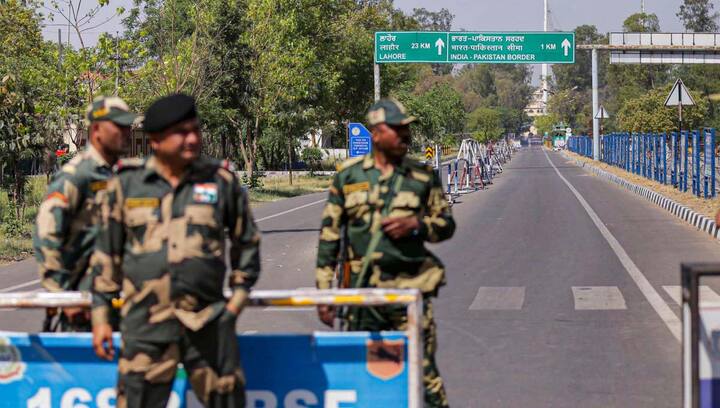 जबकि नॉर्मल वीजा में किसी भी देश के नागरिक को कई वजह से दूसरे देश में प्रवेश करने की अनुमति दी जाती है. नॉर्मल वीजा कई प्रकार के हाेते हैं इसमें ट्रवेल वीजा, बिजनेस वीजा, स्टूडेंट वीजा, और वर्क वीजा शामिल होता है. नॉर्मल वीजा में इसकी कंडीशन वीजा के टाइप पर निर्भर करती है.