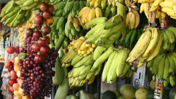 इसके साथ ही पाकिस्तान से भारत फल, सीमेंट, मुल्तानी मिट्टी, कॉटन, स्टील और चमड़े का सामान भी इंपोर्ट करता है. पाकिस्तान से भारत में बड़ी मात्रा में सभी प्रोडक्ट्स आते हैं. लेकिन अब भारत और पाकिस्तान की बीच होने वाले व्यापार में बदलाव आ सकते हैं. जिसके कारण यह सभी चीजें भी महंगी हो सकती हैं.