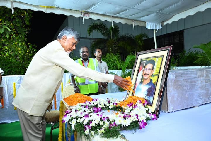 On Wednesday, Andhra Pradesh CM Naidu offered floral tributes to JS Chandramouli in Visakhapatnam. (Credit: X/@ncbn)