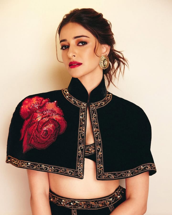 If you want a glamorous look in your besty wedding, then this latest shrug blouse of Ananya is the best option. If you wear this, no one will be able to remove your eyes from you.