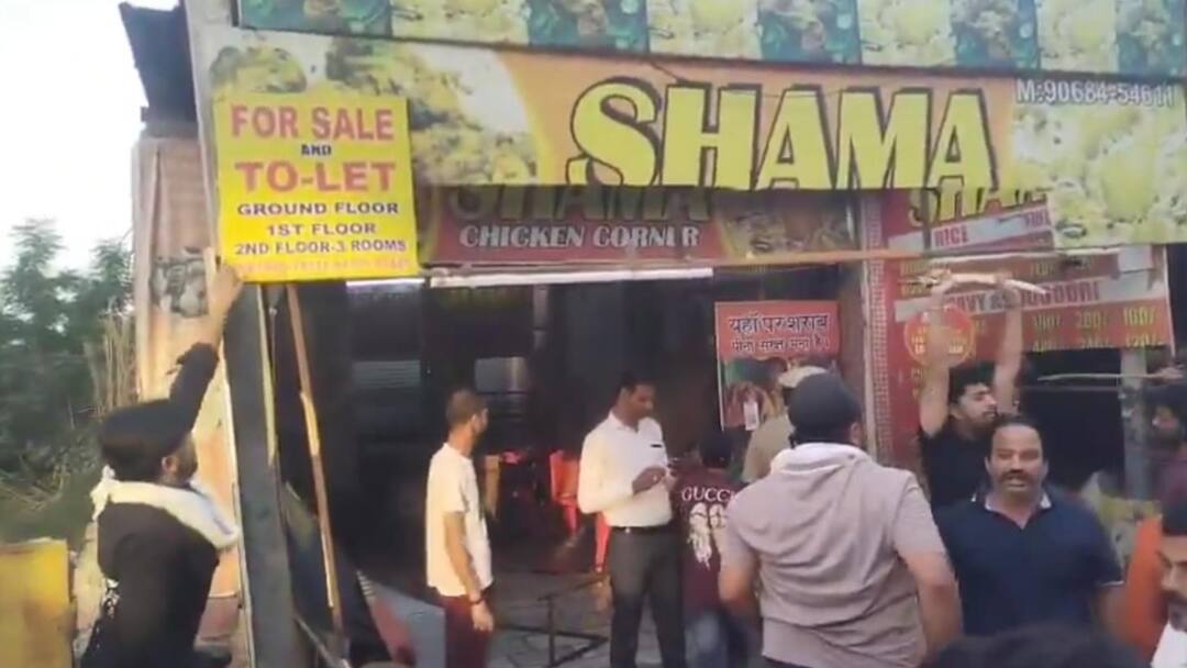 पहलगाम आतंकी हमले का आम मुसलमान से बदला! अंबाला में दुकानों में की तोड़ फोड़ Pahalgam Terror Attack Hindu organizations vandalized muslims biryani shops in Ambala Haryana ann पहलगाम आतंकी हमले का आम मुसलमान से बदला! अंबाला में दुकानों में की तोड़ फोड़