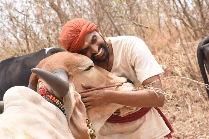 या अध्यायातली बारकू गुरख्याची पहिली गोष्ट सध्या उलगडतेय.