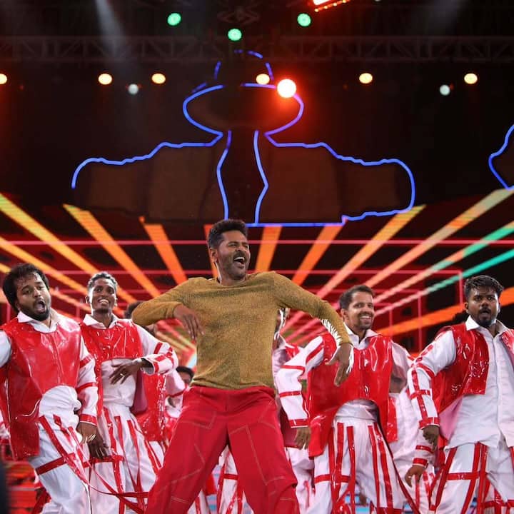 இரவு நேரங்களில் ரெண்டே ரெண்டு இட்லி தான். அதோடு சாலட் மட்டும் எடுத்துக் கொள்வேன். இரவு 7 மணிக்குள்ளாக நான் சாப்பிட்டுவிடுவேன் இது தான் பெரும்பாலும் நான் கடைபிடிக்கும் டயட் என கூறியுள்ளார்.