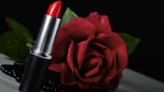 Red Lipstick: লাল রঙের লিপস্টিক লাগিয়ে বেরোলেই জেল হবে ! নিষেধাজ্ঞা জারি এখানে