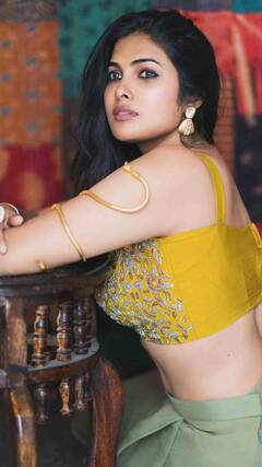 దివి చాలా హాట్ గురూ!