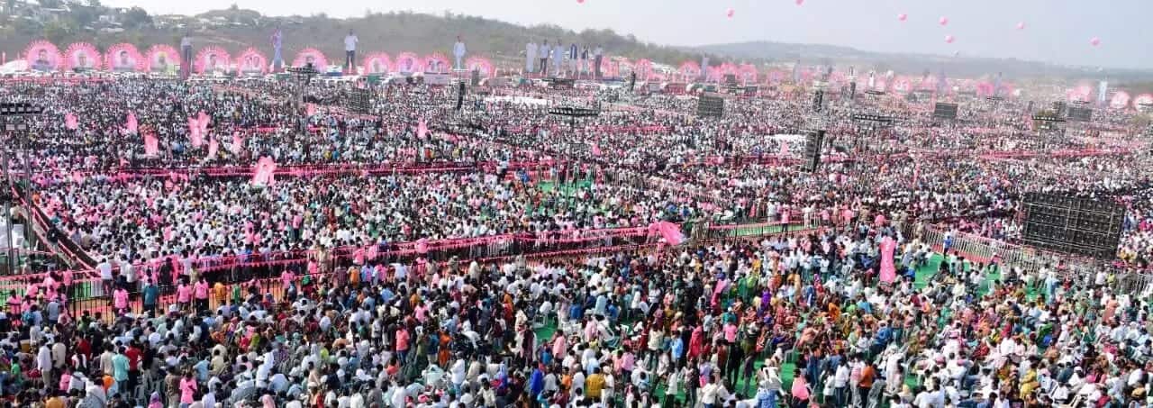 BRS Meeting In Warangal: వరంగల్లో గులాబీ మాస్ జాతరకు భారీ ఏర్పాట్లు, కేవలం పార్కింగ్ కోసమే వెయ్యి ఎకరాలు