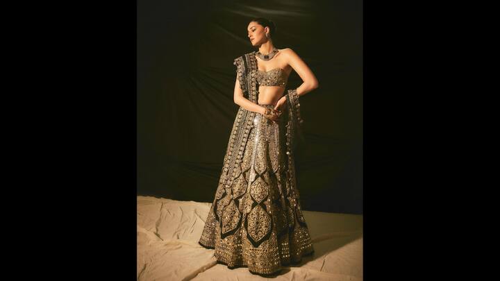 4. Black Mirror Work Lehenga: Ananya Panday's regal black lehenga was full of intricate mirror work. The actress paired her traditional look with a heavily embellished strapless blouse and matching heavy dupatta. Her statement jewellery make the ensemble an idea pick for grand celebrations. (Image Source: Instagram/@ananyapanday)