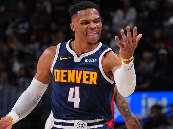 8 - Russell Westbrook : अमेरिका के बास्केटबॉल प्लेयर रसेल वेस्टब्रुक दुनिया के सबसे अमीर खिलाड़ियों में आठवें नंबर पर है. उनकी नेटवर्थ 300 मिलियन डॉलर की है.