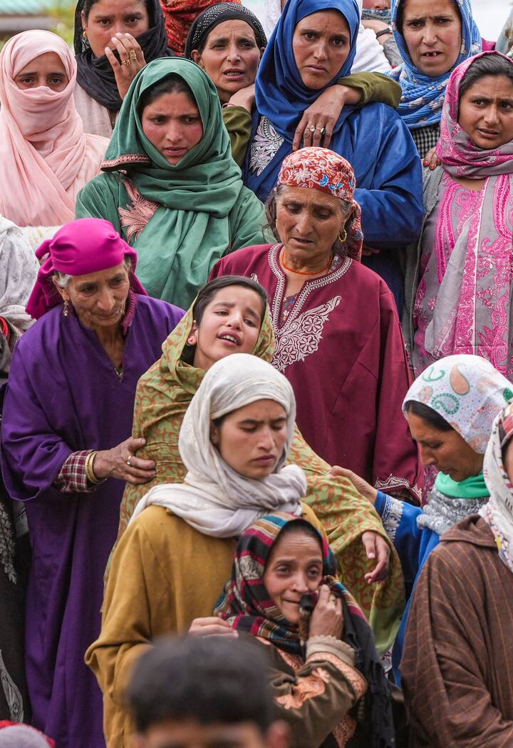 आदिल शाह की छोटी बहन रविसा ने कहा,