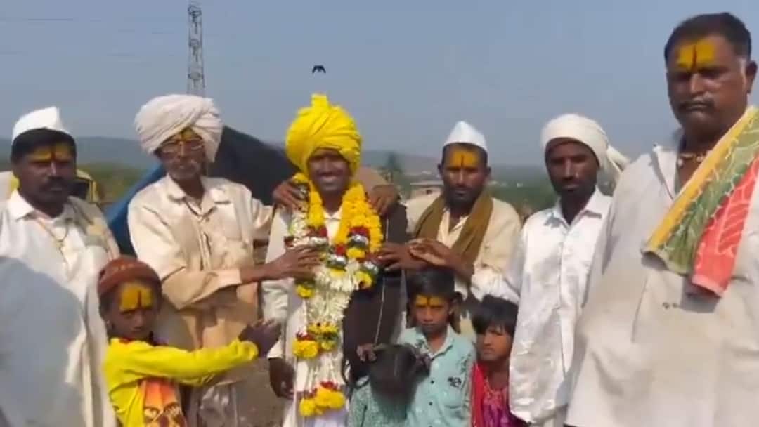 UPSC Success Story Of Shepherd Beerappa AIR 551 Want To Become IPS जहां भेड़ें चरती थीं, वहीं बजा सफलता का डंका; बीरप्पा ने UPSC में रच दिया इतिहास