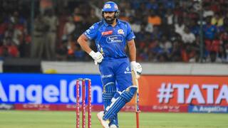 Viral Video: రోహిత్ లక్కీ రివ్యూ.. రెండో ఓవర్లోనే రివ్యూతో బతికి పోయిన హిట్ మ్యాన్.. సోషల్ మీడియాలో రచ్చ