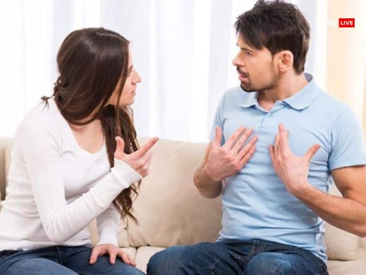 राहु की वजह से आप कई बार लव रिलेशन में प्यार को पाने के लिए मुश्किल दौर से गुजर सकते हैं और आपके हाथ निराशा लग सकती है.