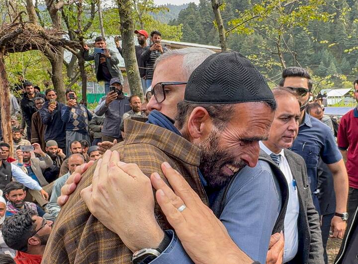 हैदर शाह ने कहा कि अपने जवान बेटे को खोने के दुख के बावजूद, उन्हें आदिल की बहादुरी से ताकत मिलती है. हैदर शाह ने कहा कि लेकिन मुझे उससे ज्यादा गम उन सैलानियों का है जिनकी इस आतंकी हमले में जान चली गई.