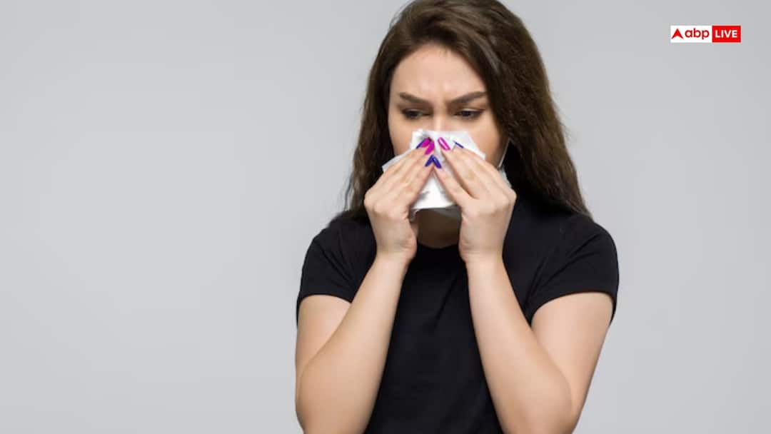 गर्मियों में नाक से निकलने लगता है खून, इन नुस्खों से करें इसका इलाज How to stop nose bleeding in summer गर्मियों में नाक से निकलने लगता है खून, इन नुस्खों से करें इसका इलाज